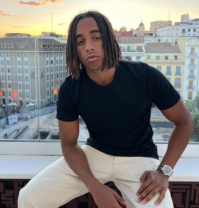 Jordan Welch - Shopify influencer