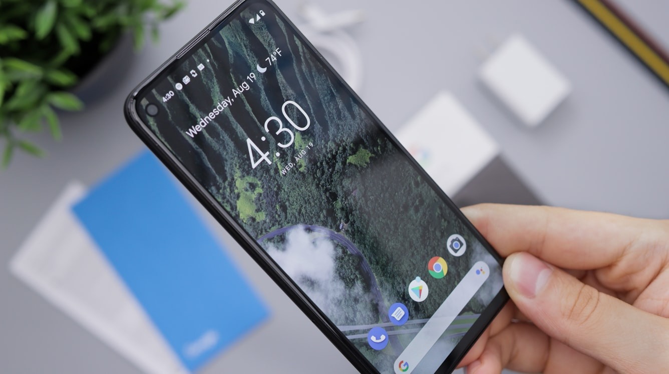 How to send a link in text messages with an Android