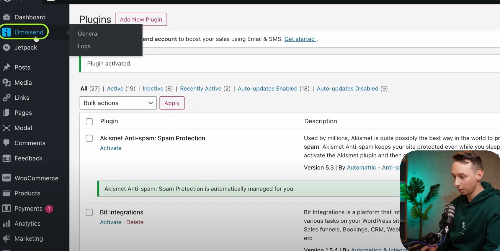 WooCommerce checkout plugins: Screenshot of the WordPress admin dashboard showing the Plugins page. The OmniSend menu is expanded on the left, and a notification confirms Akismet Anti-Spam Protection is automatically managed.