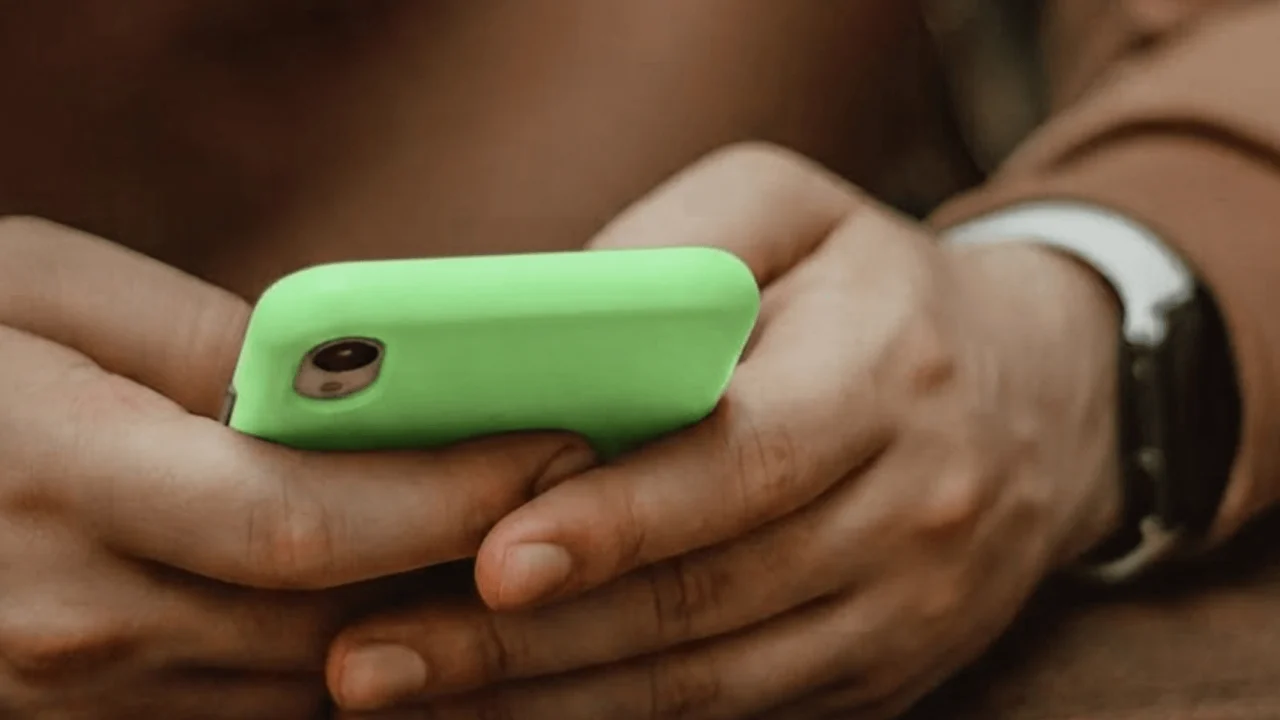 Post-purchase SMS: A guide to examples, sequence, and strategy