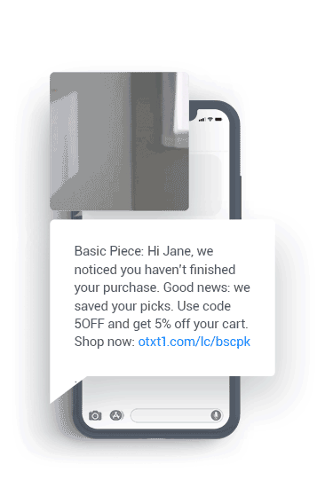 Black friday SMS: A smartphone displays a text message offering a 5% discount with code 5OFF for unfinished purchases, encouraging the user to shop using the provided link.